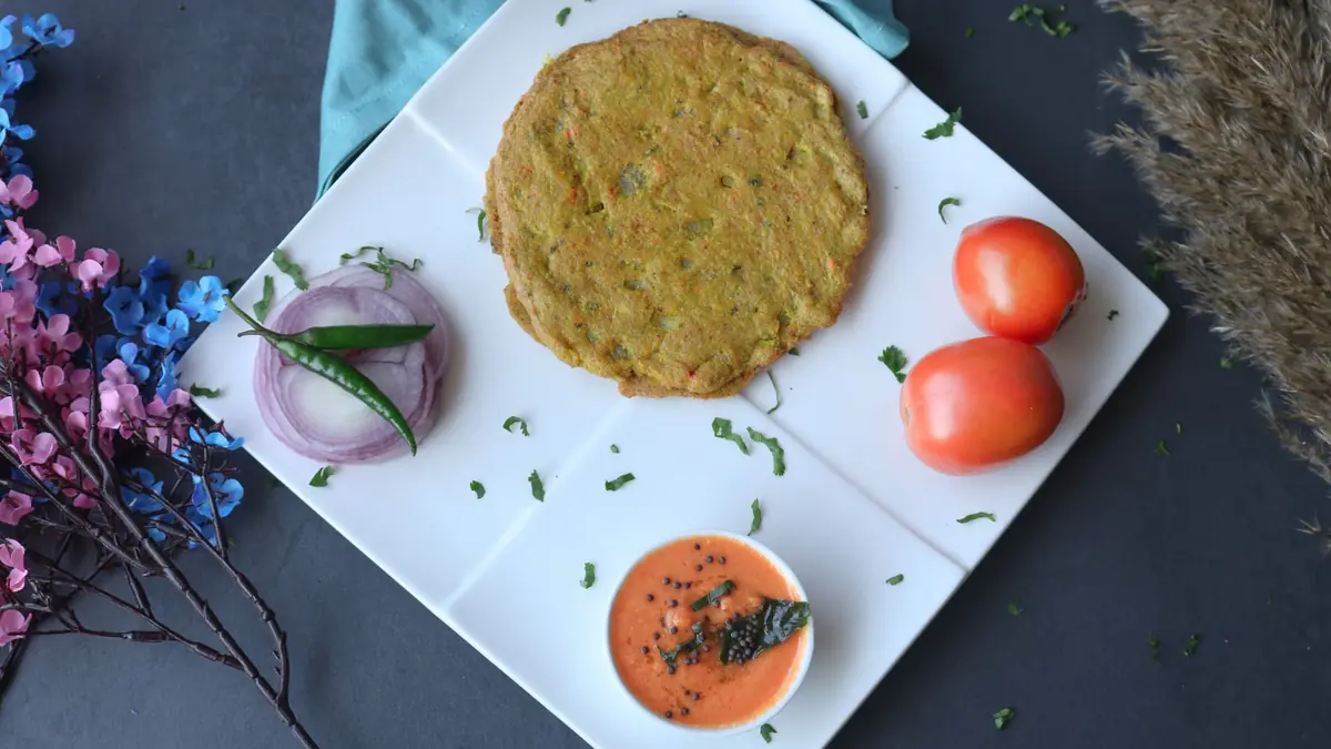 A besan or moong chilla with tomato chutney, a protein-first Indian breakfast for PCOS